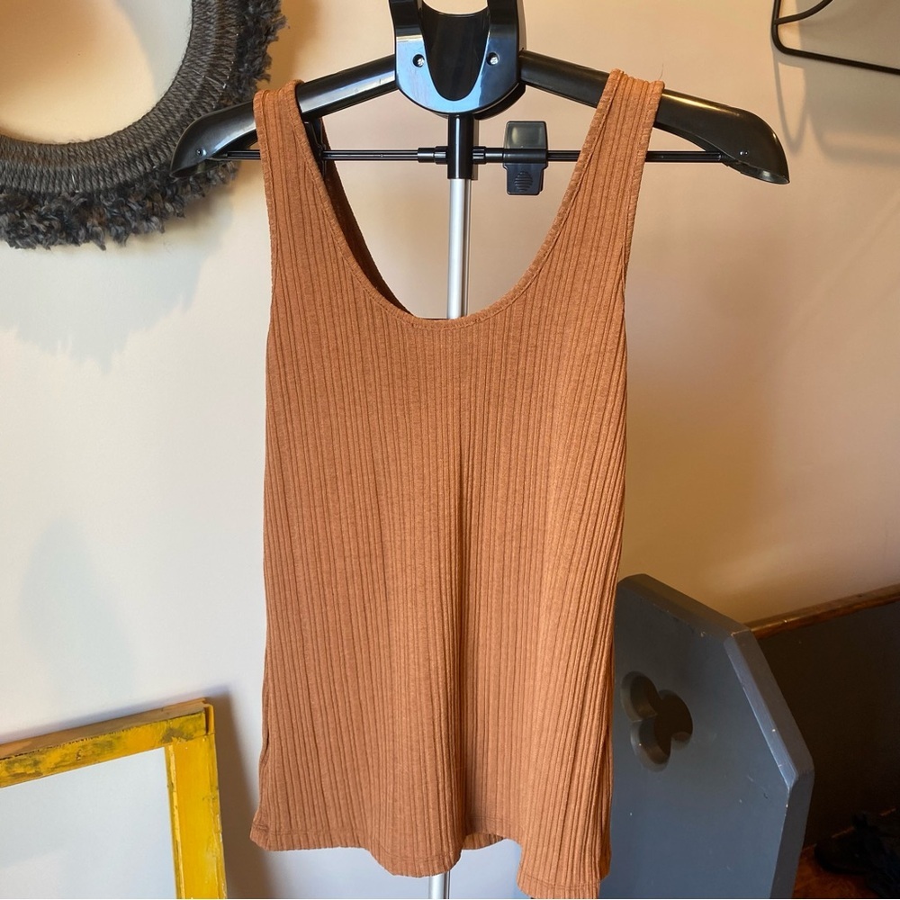 Doe and Rae Women's Tan Ribbed Tank Top